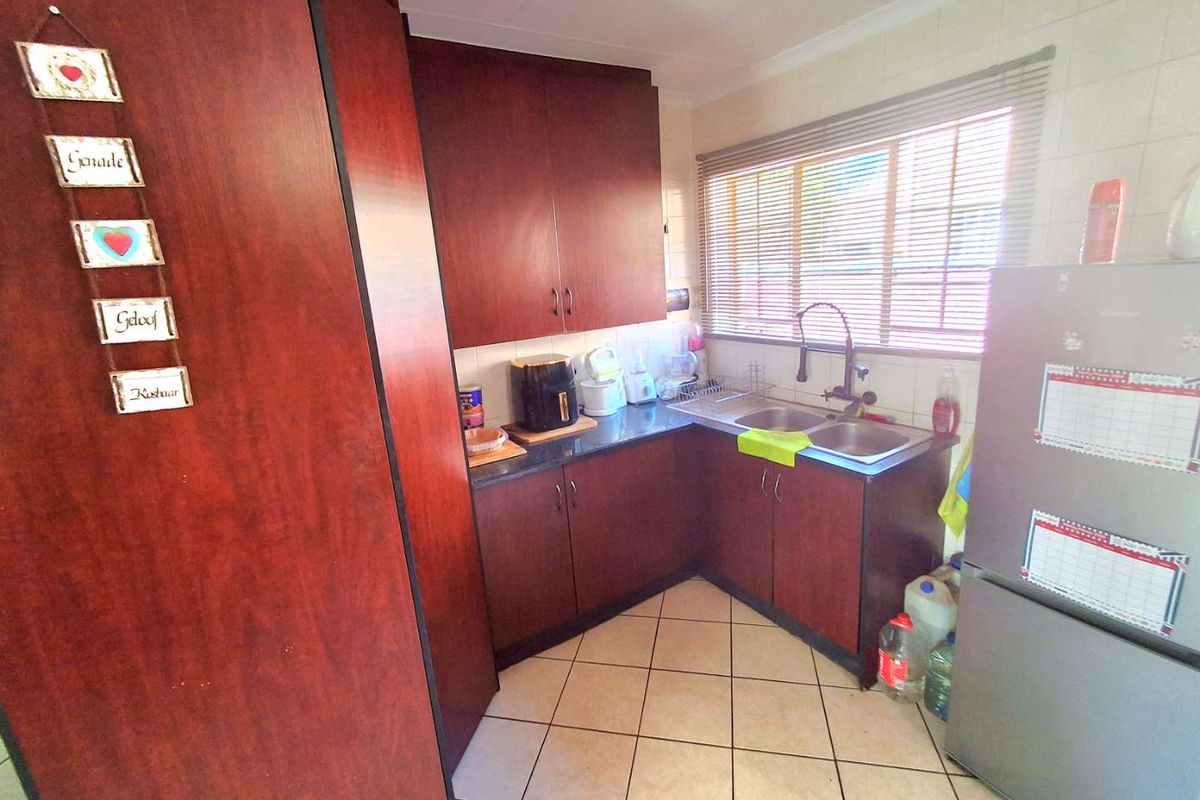 3 Bedroom Townhouse in Willow Park Manor - Photo 3