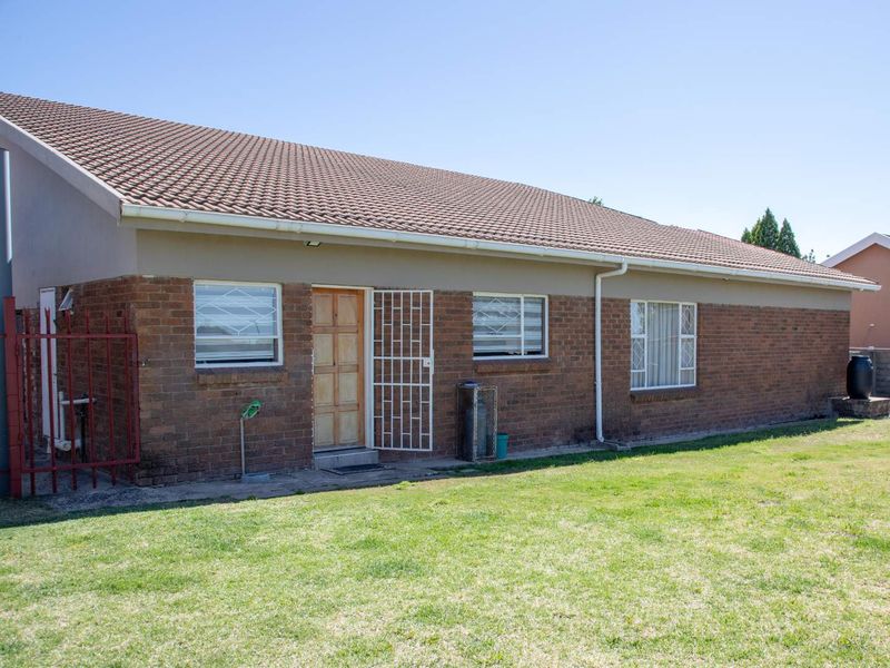 Beautifully Renovated 4-Bedroom Family Home – Modern Comfort & Style - Photo 5