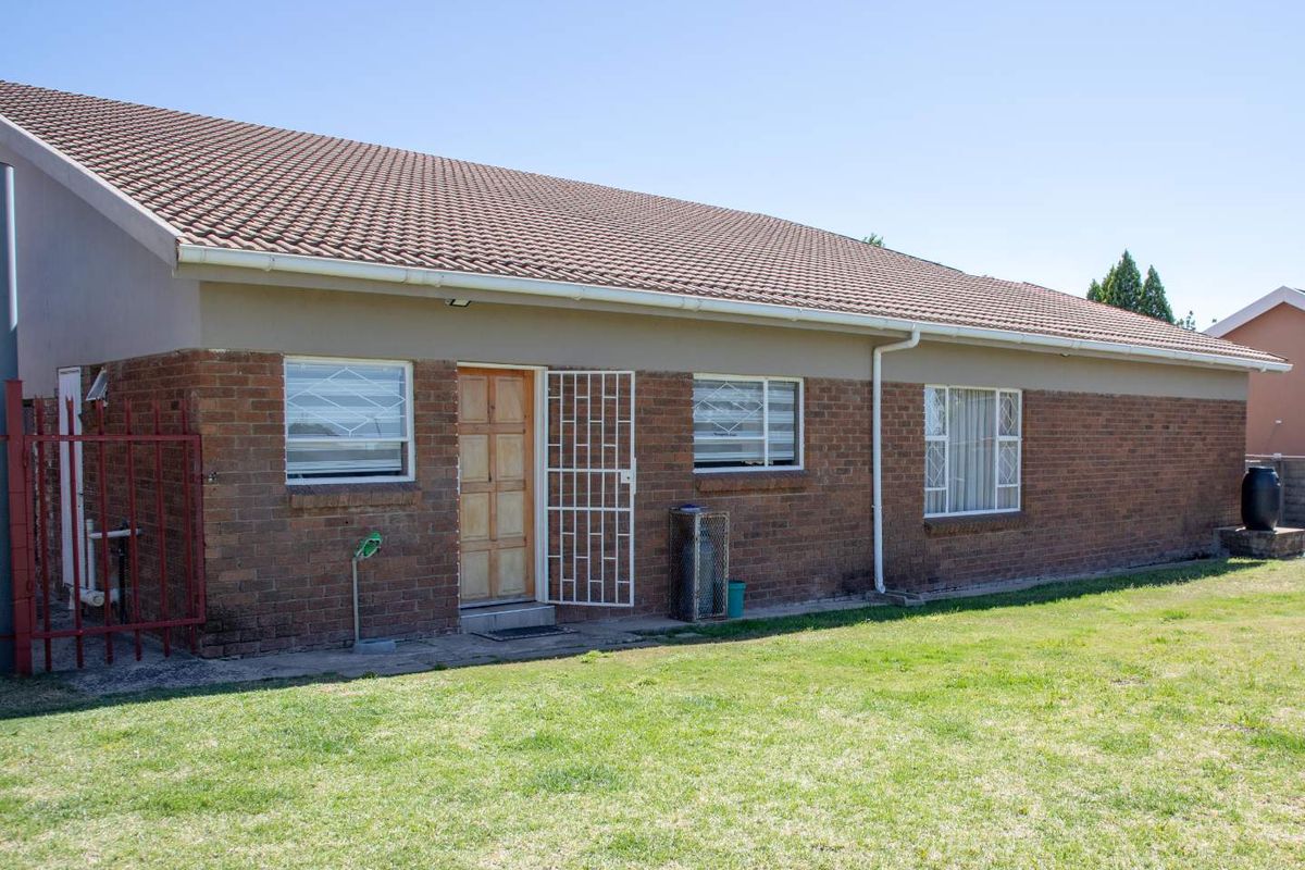 Beautifully Renovated 4-Bedroom Family Home – Modern Comfort & Style - Photo 5