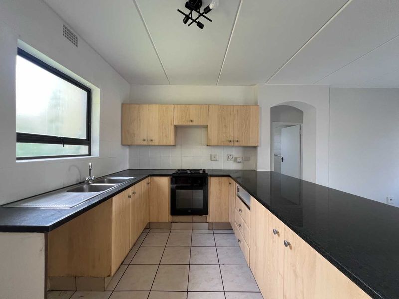 Spacious Modern Living With Peace Of Mind. - Photo 5