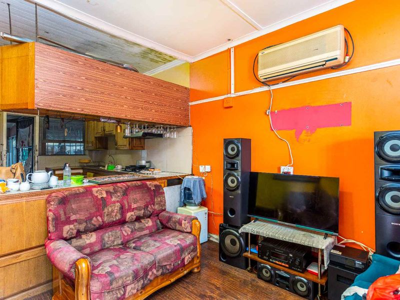 Beautiful 3 Bedroom Home For Sale In Brooklyn - Photo 7