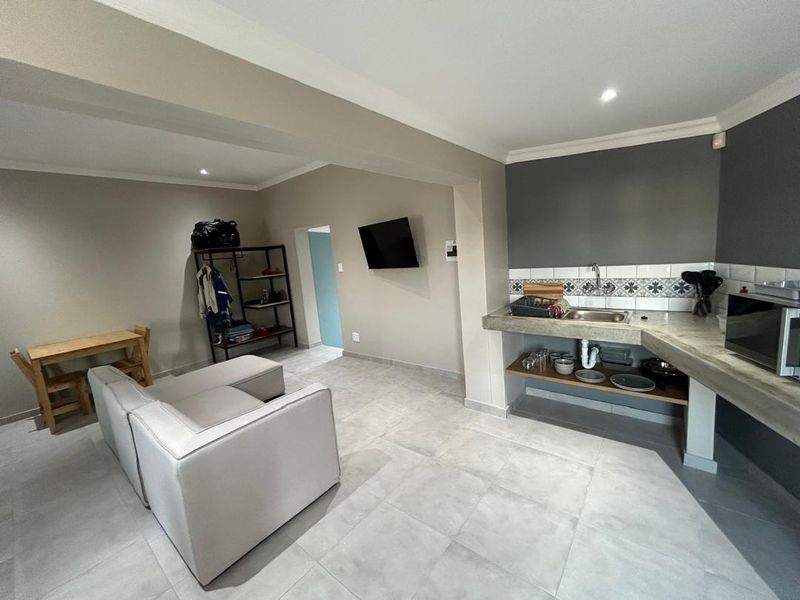 Guest house with 8 units - Photo 3