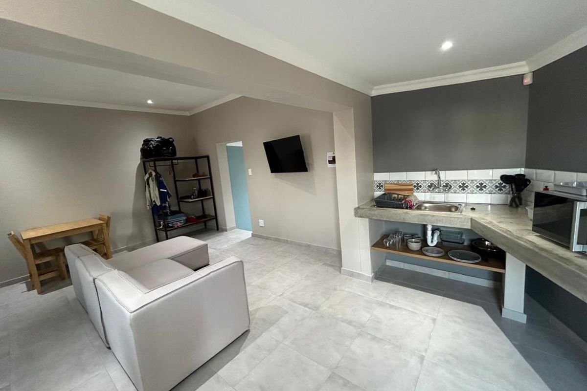 Guest house with 8 units - Photo 3