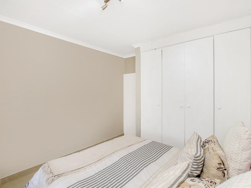 Neat 2 bedroom 1 bathroom unit for sale in Honey Park Roodepoort - Photo 10