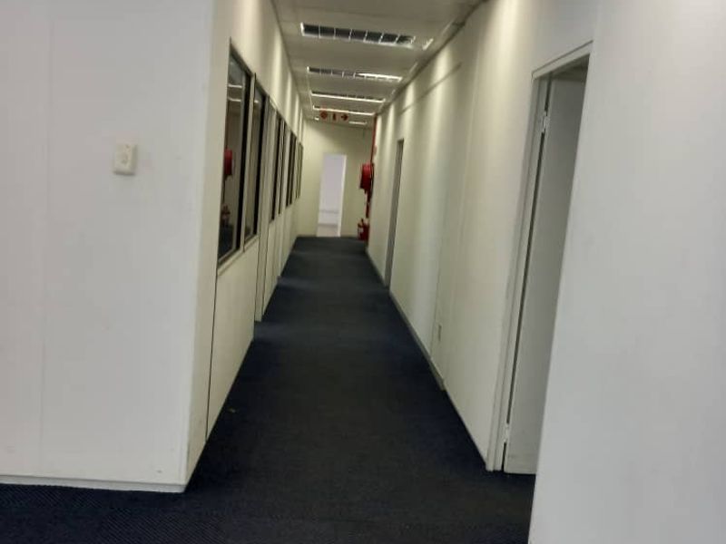 OFFICE TO LET - Photo 3