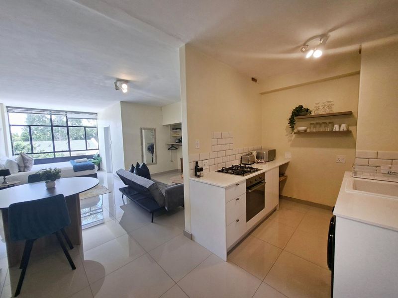 Bright and Spacious Fully Furnished Studio Apartment to Rent in Illovo Mews - Photo 5