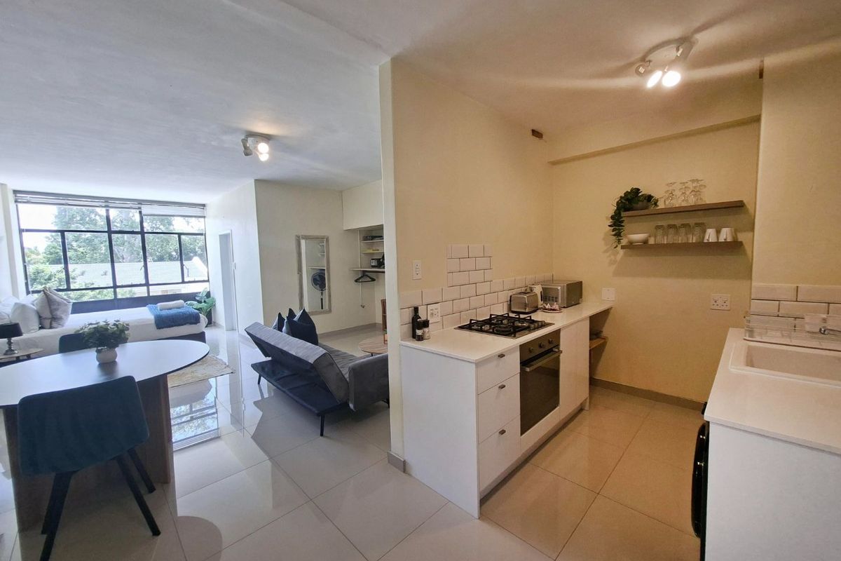 Bright and Spacious Fully Furnished Studio Apartment to Rent in Illovo Mews - Photo 5