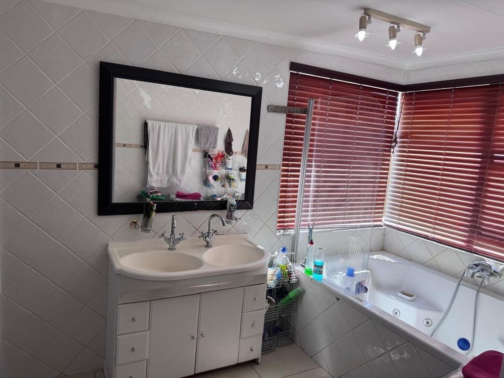   Main bedroom Jacuzzi