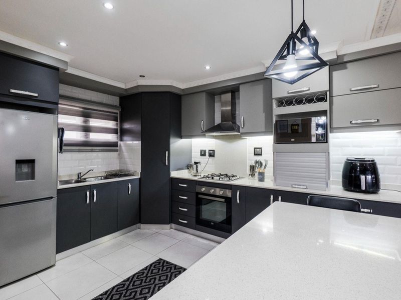 Modern pet friendly simplex - Photo 3