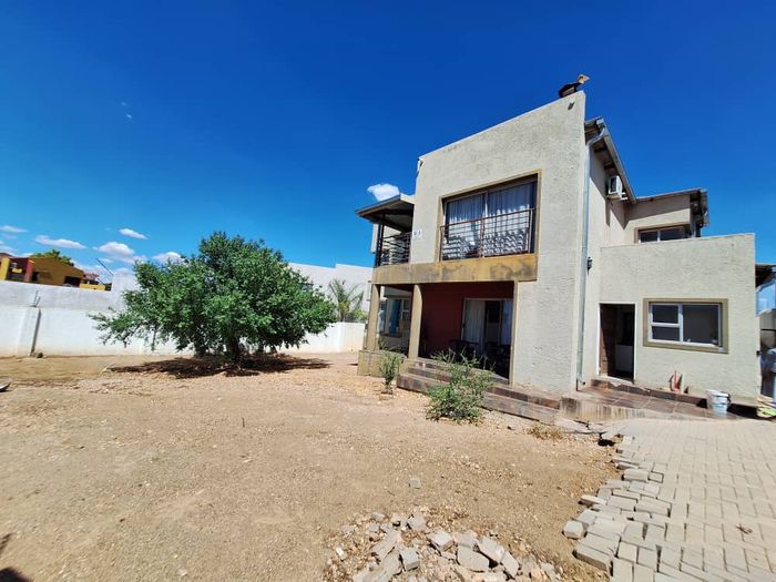 Property #2431619, House For Sale in Hochlandpark