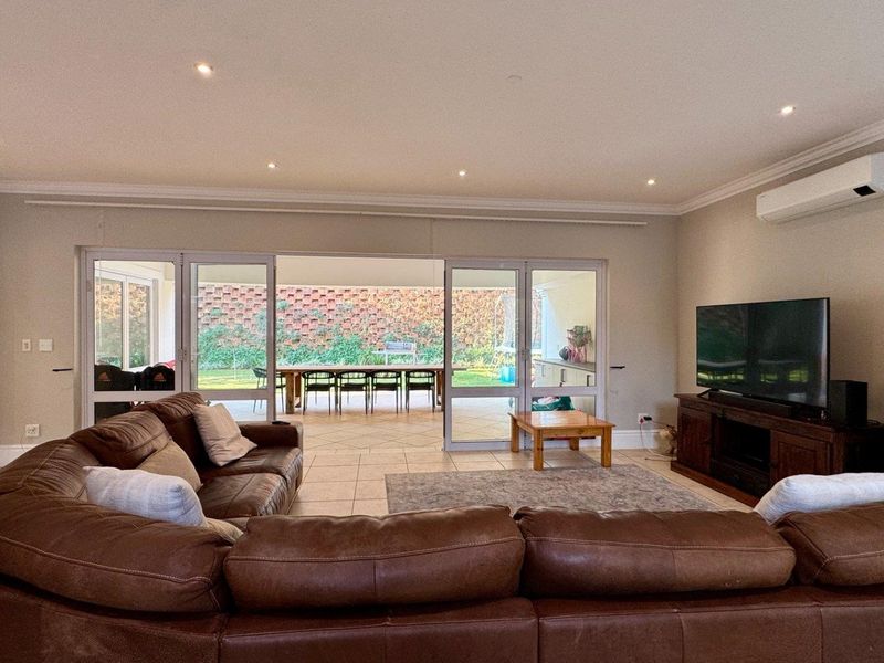 Spacious Family Home in Secure Mount Edgecombe Estate - Photo 5