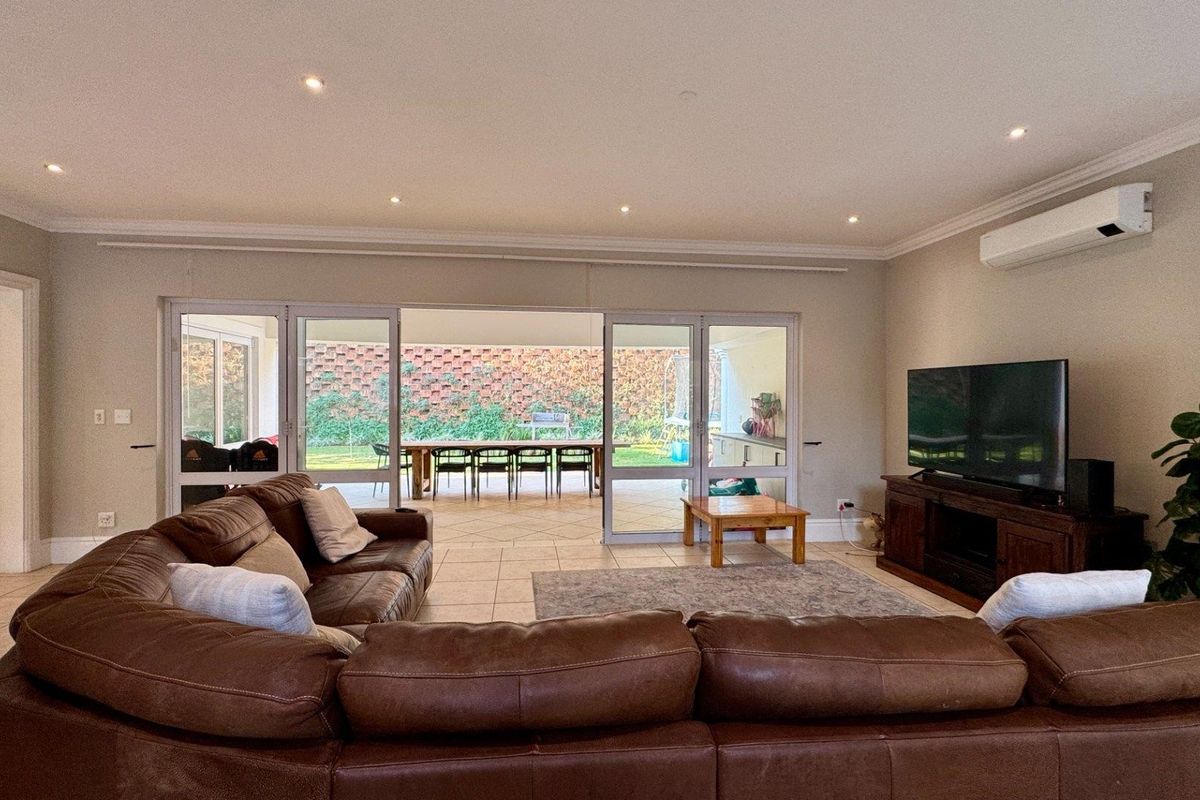 Spacious Family Home in Secure Mount Edgecombe Estate - Photo 5