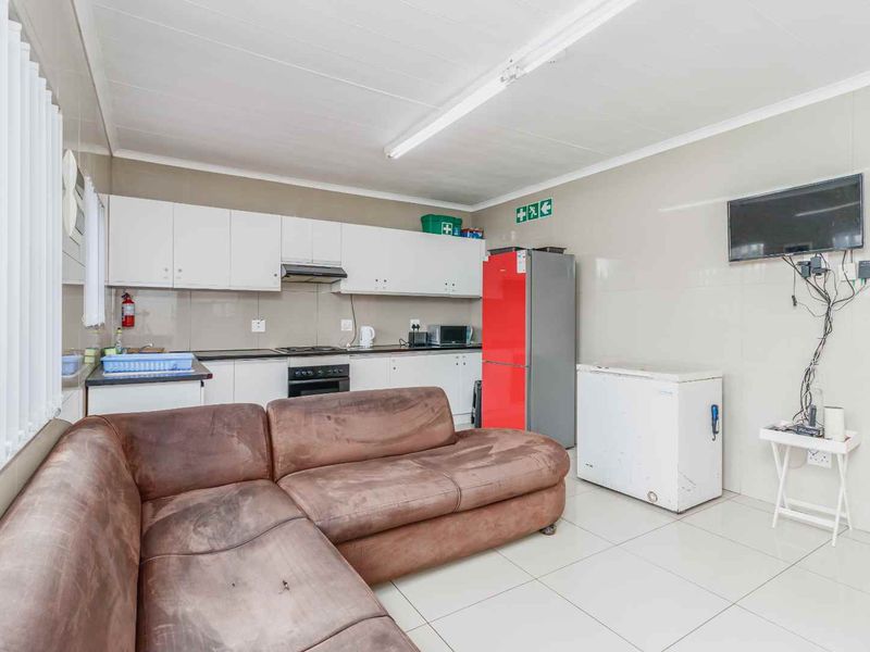 Ultimate Student Haven: 16-bedroom Student Accommodation For Sale - Photo 4