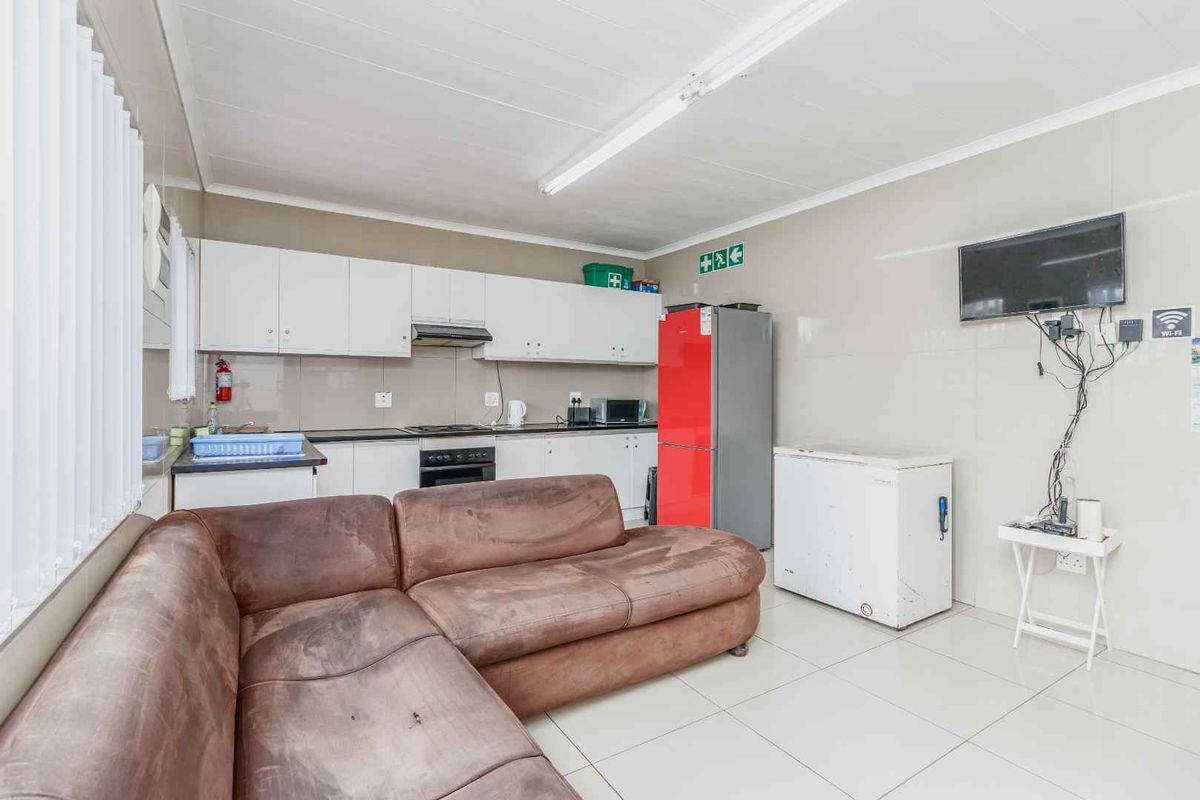 Ultimate Student Haven: 16-bedroom Student Accommodation For Sale - Photo 4