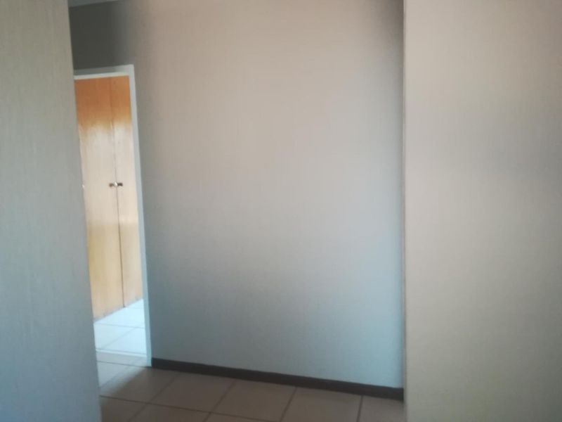Lovely Home Available for Rent - Photo 7