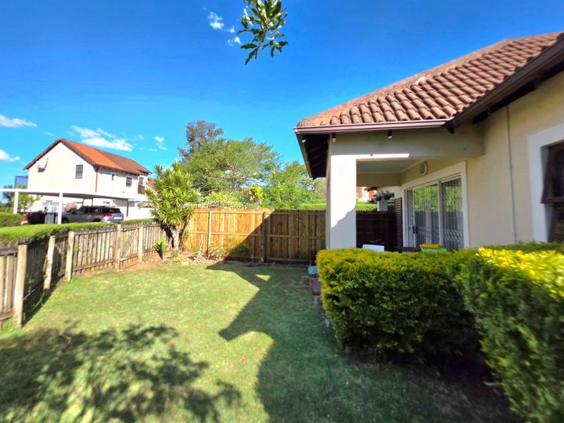 2 Bedroom, 2 Bathroom Simplex FOR SALE in Aintree Lane! - Photo 3