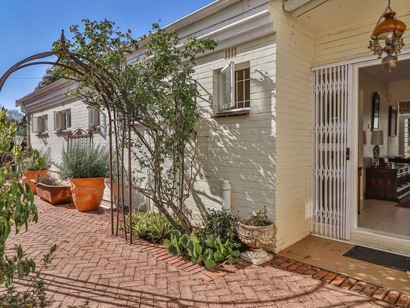 Stately Family Home with Separate Cottage in Greendale, Howick - Photo 10