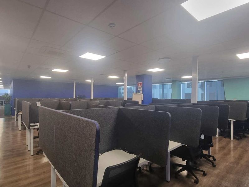 Full-floor 1660m2 office to let on 15th floor of the Halyard - Photo 8