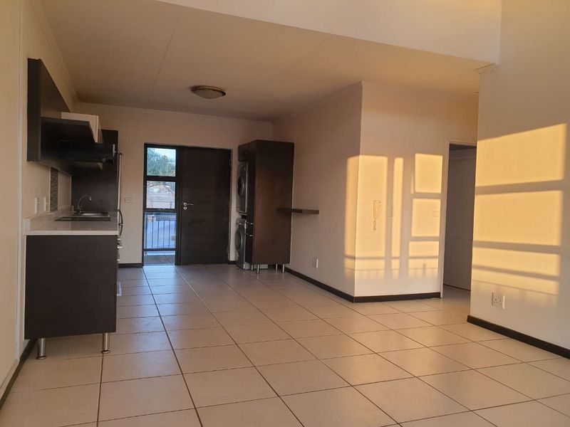 Trendy Lifestyle With Picturesque Views - Photo 3