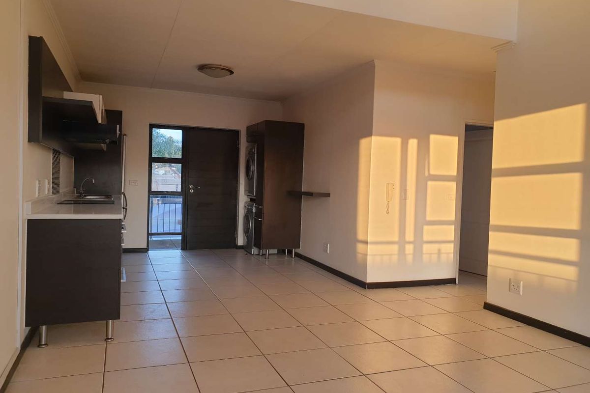 Trendy Lifestyle With Picturesque Views - Photo 3