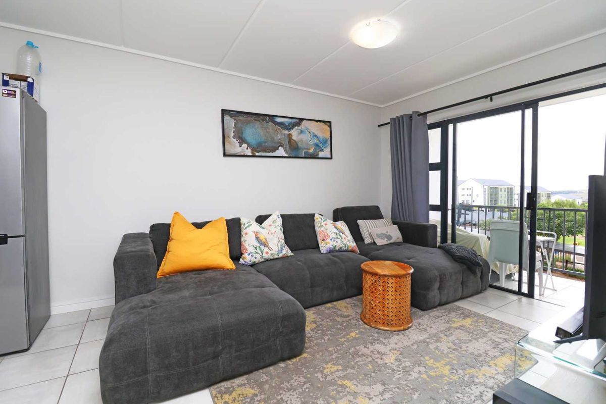 Modern 2-Bedroom Apartment with Balcony in Greenlee Eco Estate - Photo 2