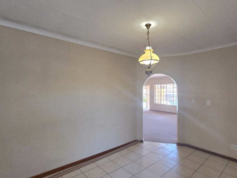 Neat and spa.cious 2 Bedroom Full Title house in Secure Retirement village - Photo 6