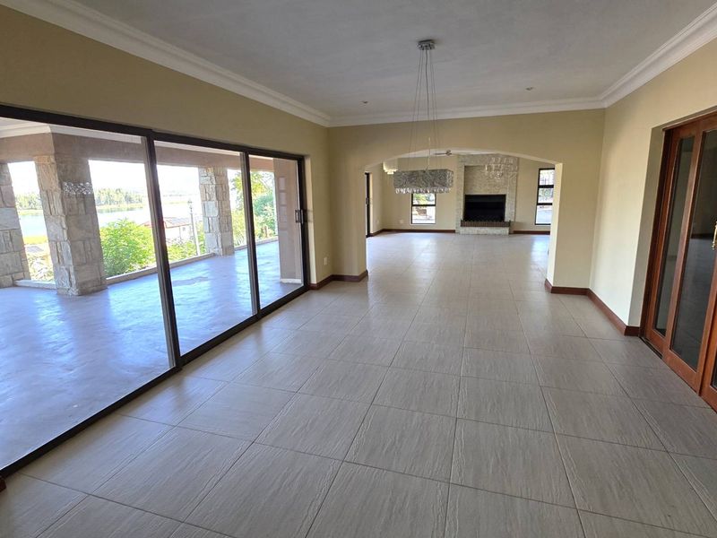 4 Bedroom Entertainers Home in Birdwood Estate - Photo 8