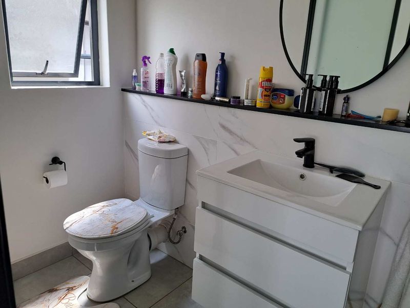 Modern 2-Bed 2-Bath Apartment in Munyaka - Photo 8