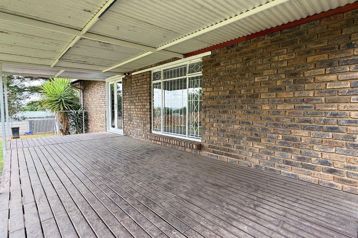 Tired of Townhouse Living? This Freestanding Home is Your Answer! - Photo 5