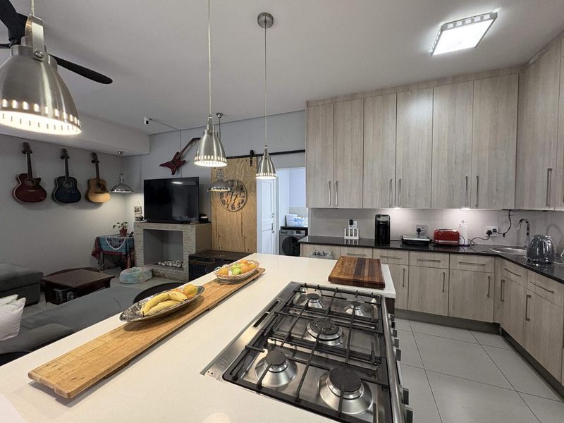 Modern home in Midstream Meadows - Photo 2