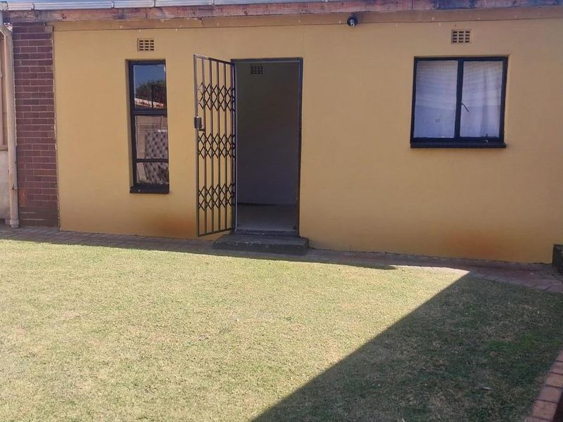 Spacious 1 Bedroom Cottage in Robertsham. - Photo 2