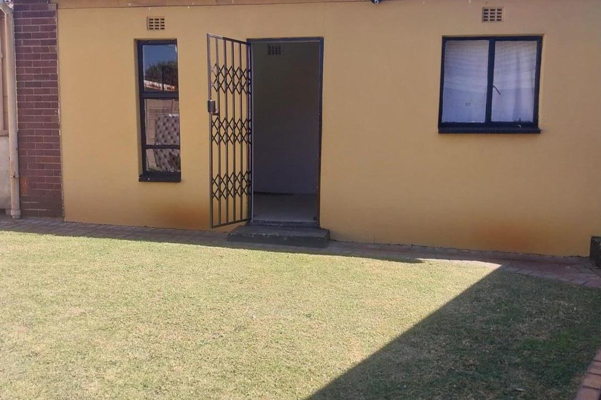 Spacious 1 Bedroom Cottage in Robertsham. - Photo 2