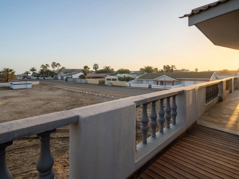 Space and Location Are Key With this Property - Photo 3