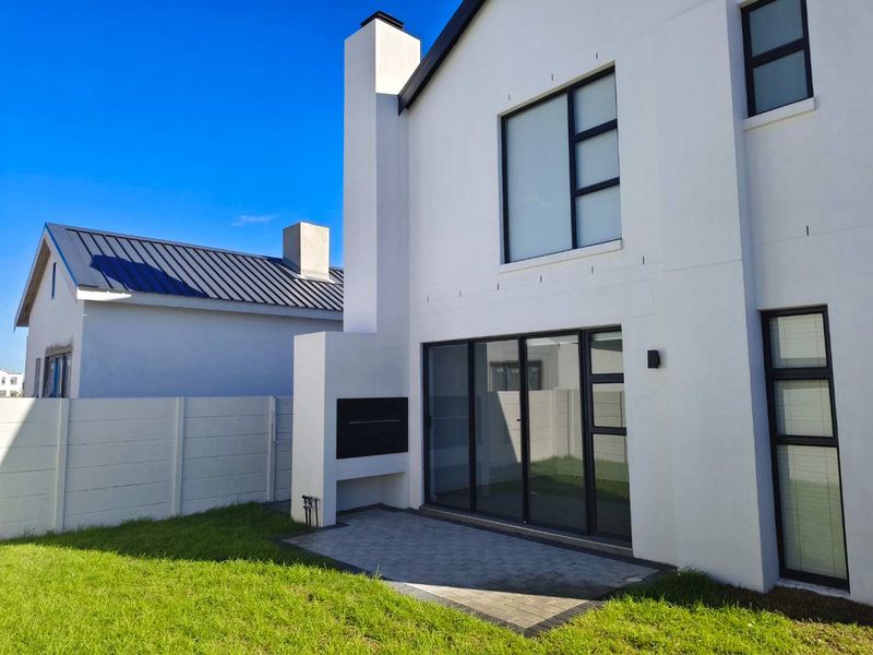 Modern 3-bedroom family home to rent in Le Coste Estate - Photo 1