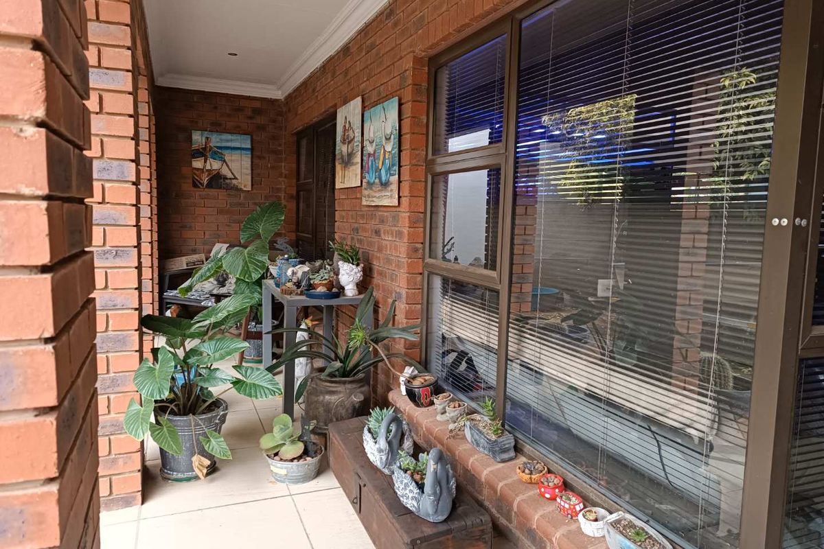 Family Home with Flat  and Off-Grid Features - Photo 2