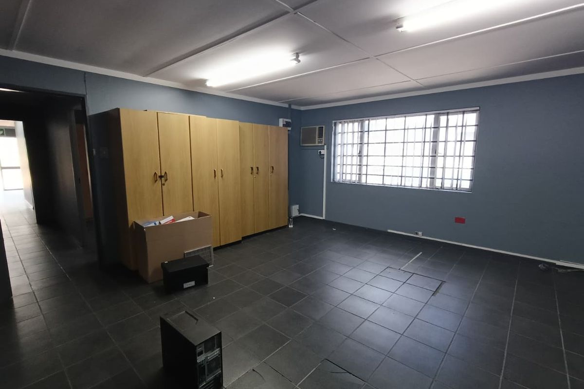 Stand-alone industrial facility |  Yard  |  150 amps - Photo 4