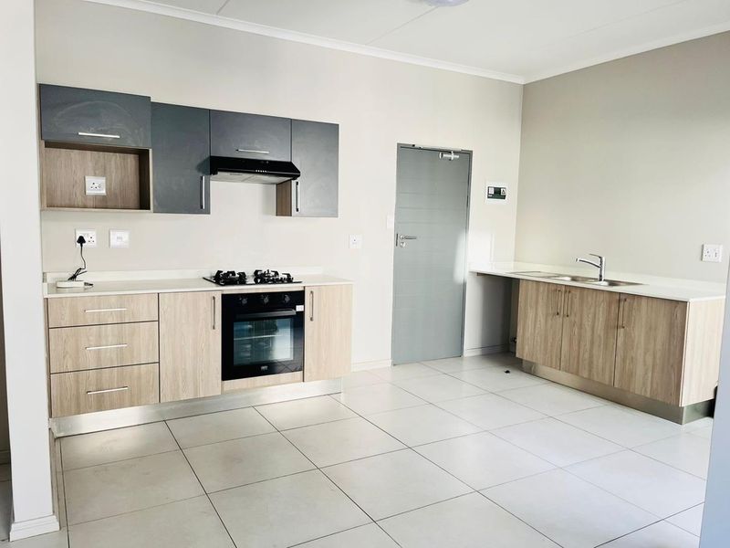 Modern 1-Bedroom Apartment for Rent at 50 on Lever – Prime Location! - Photo 1