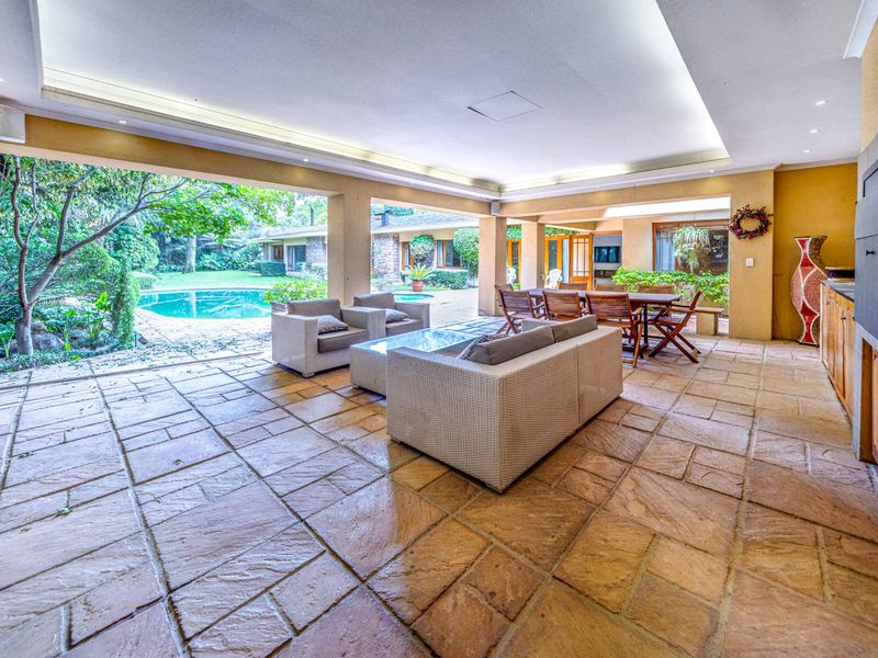 Experience Grandeur and Spaciousness: Majestic 6-Bedroom Family Haven in Sandton's Prime Location - Photo 3