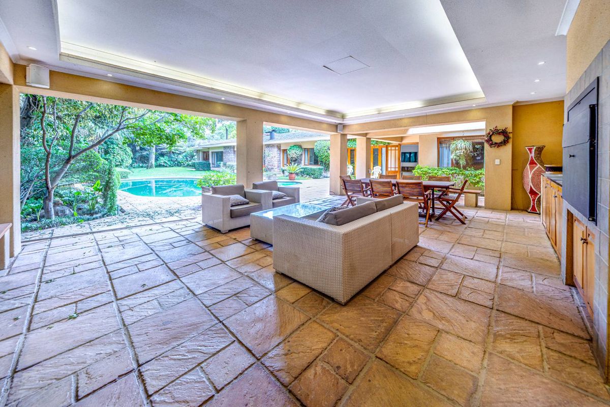 Experience Grandeur and Spaciousness: Majestic 6-Bedroom Family Haven in Sandton's Prime Location - Photo 3