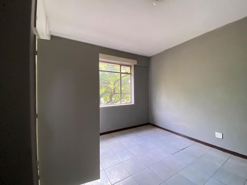 Spacious Apartment in Pretoria Central - Photo 8
