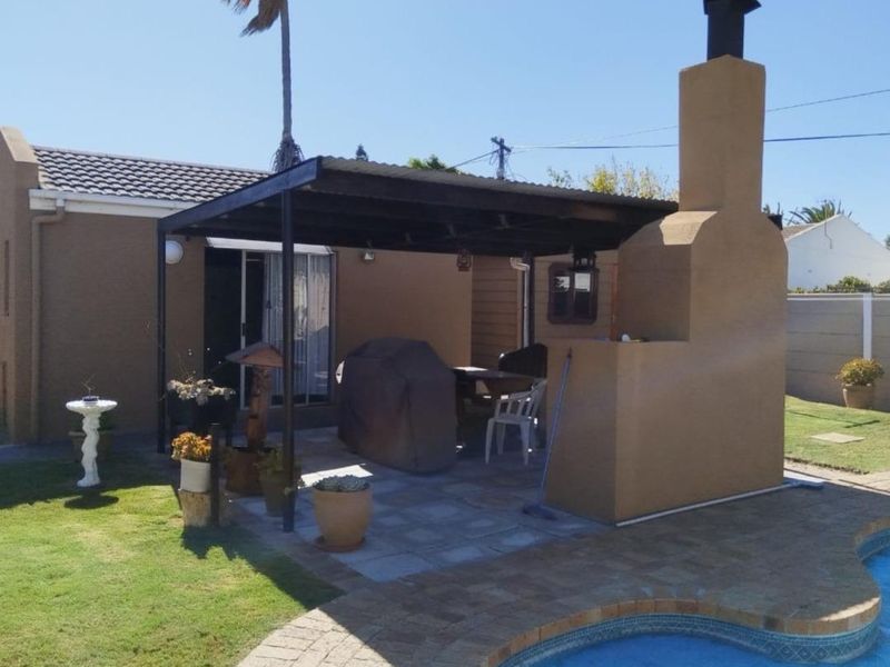 4 Bedroom House For Sale in Bothasig - Photo 5