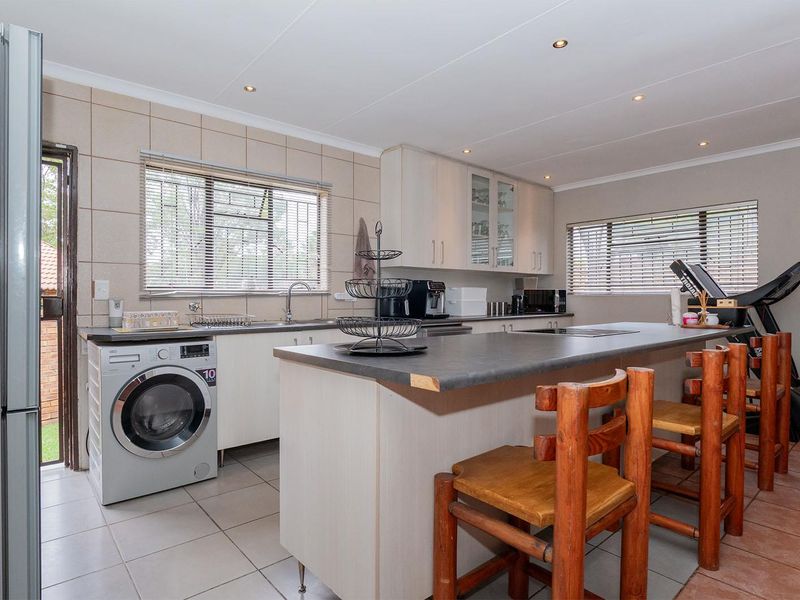 Charming 3 Bedroom Face-Brick Family Home with Flatlet in Van Riebeeck Park – A Must-See! - Photo 8