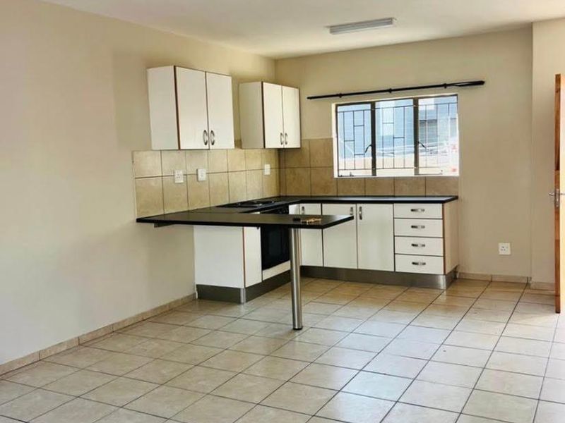 Lantana Court Gem: 2 Bedroom Townhouse at a Great Price - Photo 2