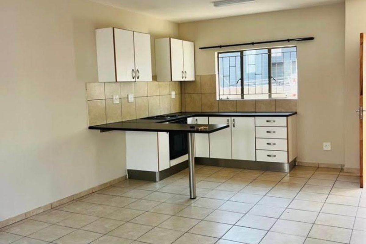 Lantana Court Gem: 2 Bedroom Townhouse at a Great Price - Photo 2