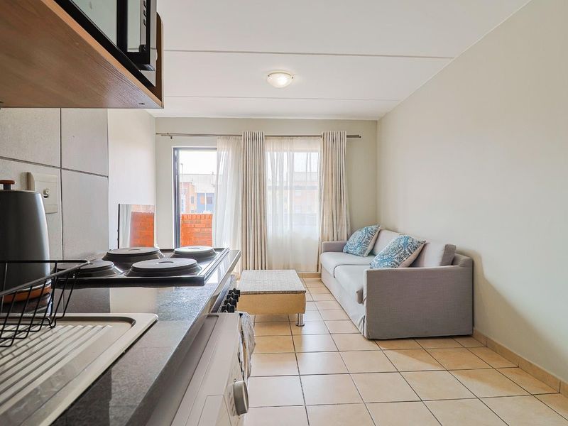 Embrace City Life: Modern, Secure, Convenient - Photo 2