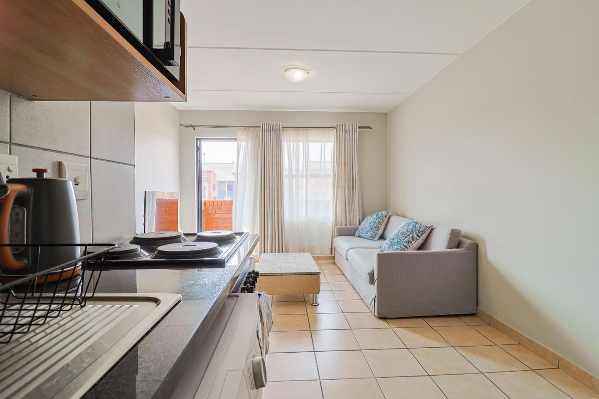 Embrace City Life: Modern, Secure, Convenient - Photo 2