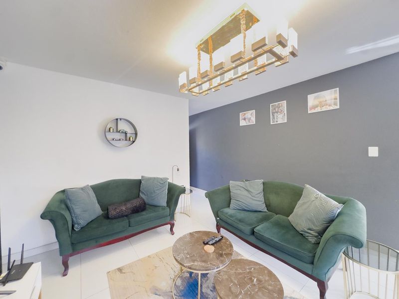 3 Bedroom Duplex with Private Garden - Photo 4