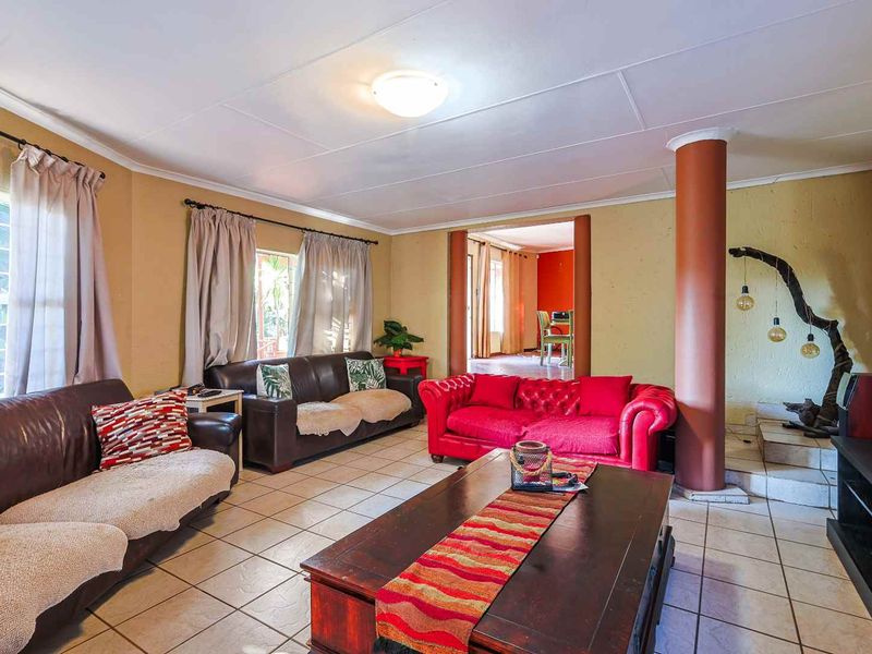 3-Bedroom Family Home in Murrayfield - Photo 3