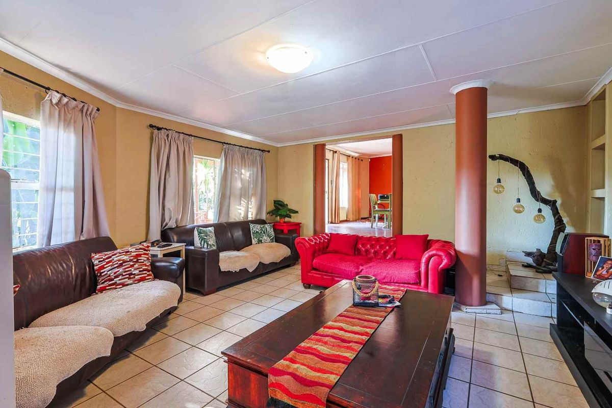 3-Bedroom Family Home in Murrayfield - Photo 3