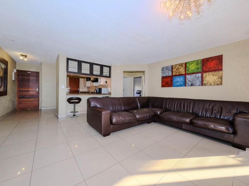 Empty & Urgent! Popular Townhouse Complex on the Ridge Highbury. - Photo 3